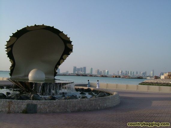 The Pearl Monument, Doha - www.countrybagging.com
