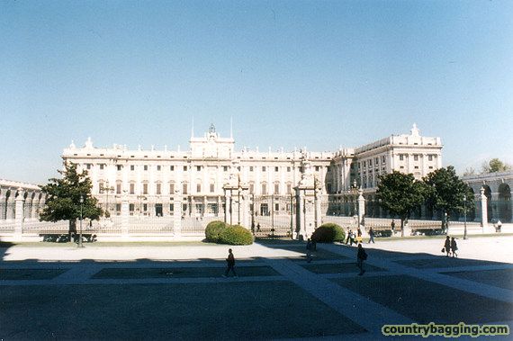 Royal Palace, Madrid - www.countrybagging.com