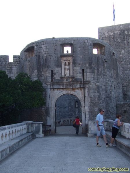 Dubrovnik city gate - www.countrybagging.com