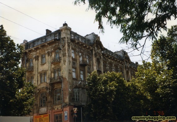 Old building, Odessa - www.countrybagging.com