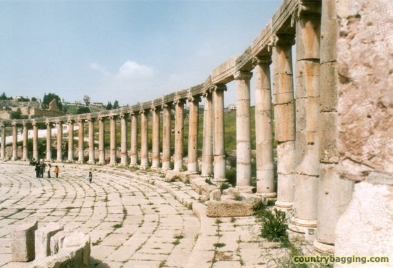 Roman Ruins, Jerash - www.countrybagging.com
