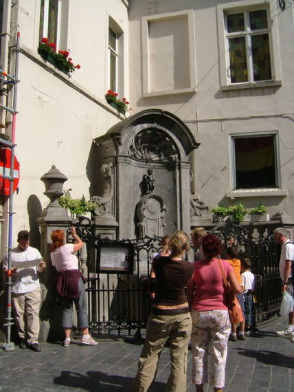 Manneken Pis - www.countrybagging.com