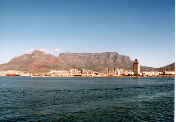 Table Mountain from the boat - www.countrybagging.com