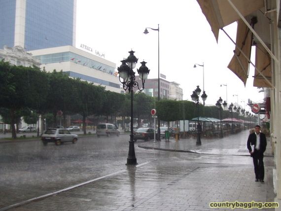 Heavy rain in Tunis - www.countrybagging.com