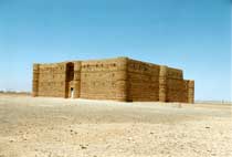 Qasr Kharana desert castle, Jordan - countrybagging.com