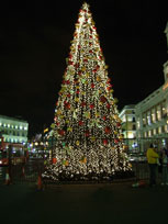 Christmas Tree in Puerta del Sol - www.countrybagging.com